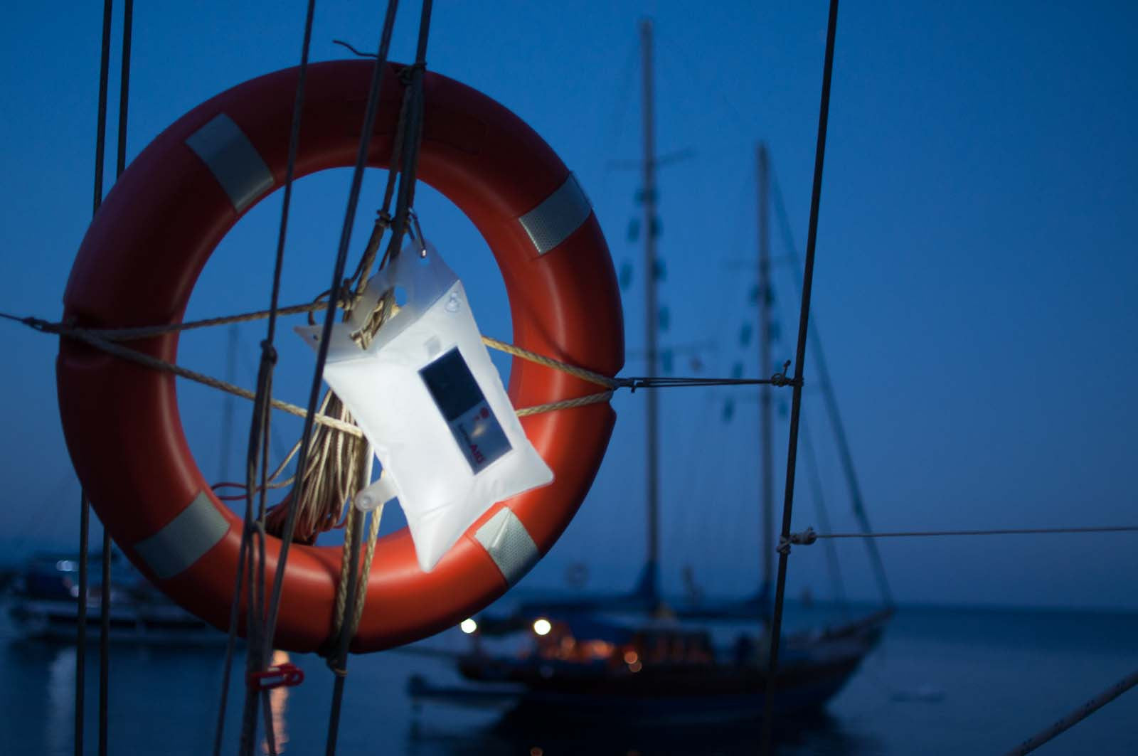 https://www.firstmyfamily.com/cdn/shop/products/LuminAID_Boat.jpg?v=1471194133